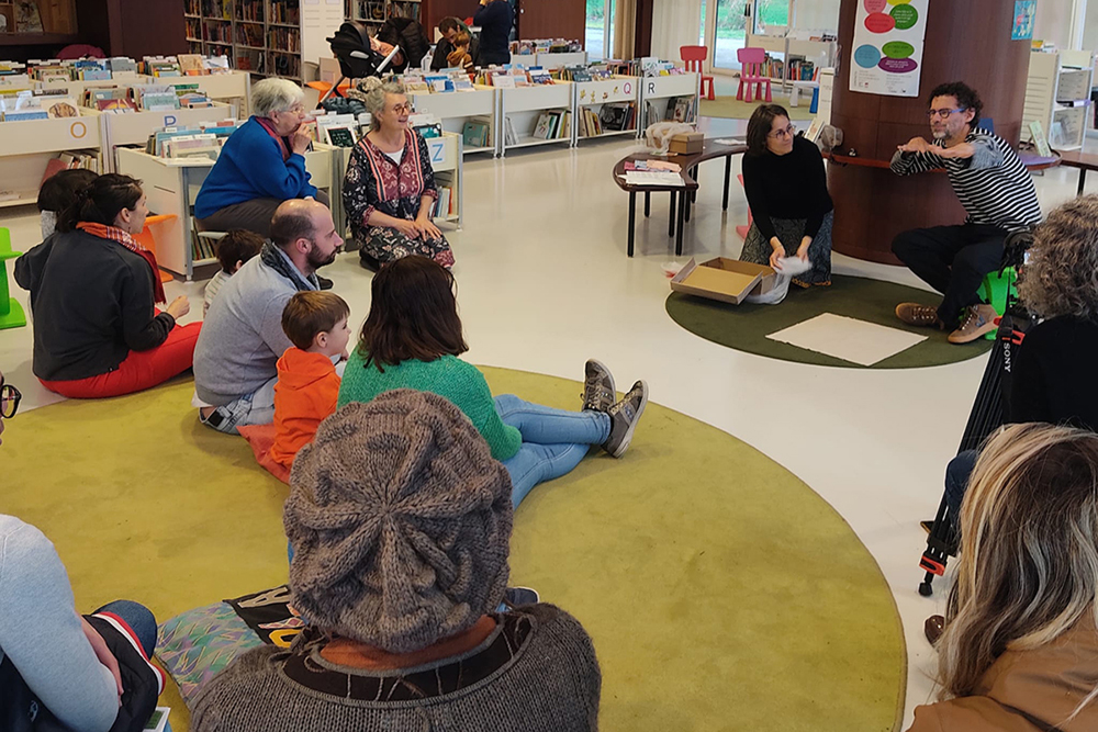 Boîte à histoire en Langue des signes – Parlons Nos Langues 2023